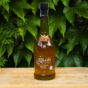 Medový likér Žihadlo 40% Mandlový 0,5 L